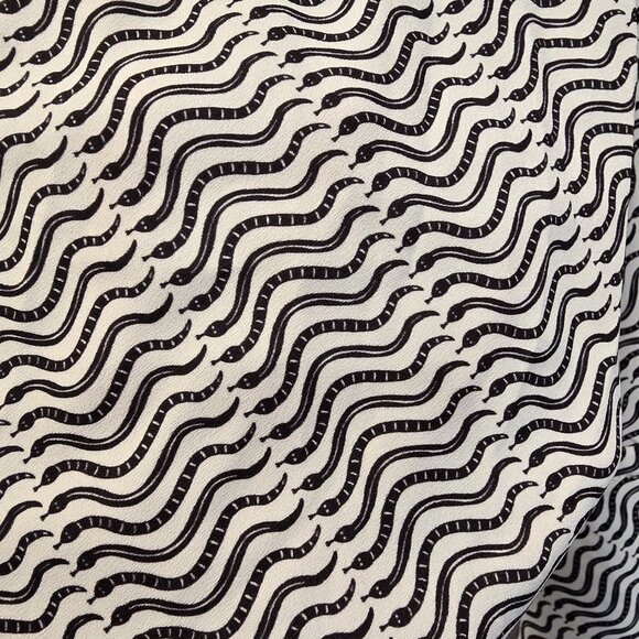 Lili Sidonio Romper With Snakes Size Medium Black & White NWOT Pockets - Picture 6 of 12